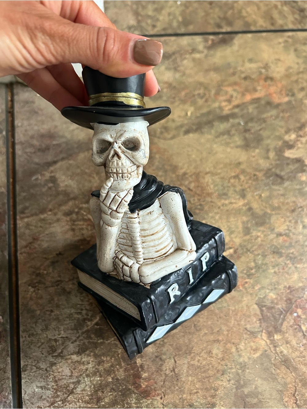 Skeleton Reading Statue - Black and Cream Gothic Home Art Decor
